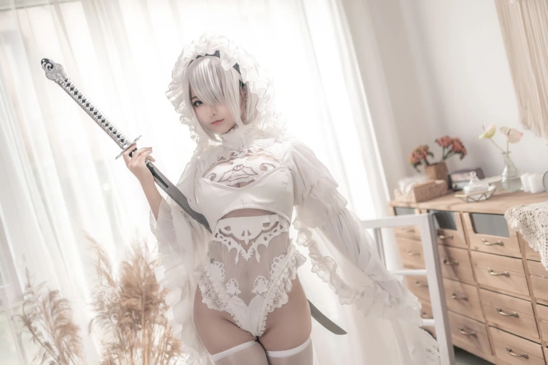 蠢沫沫《尼尔纪元 白花嫁》主题写真：20张全套美图
