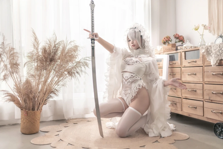蠢沫沫《尼尔纪元 白花嫁》主题写真：20张全套美图