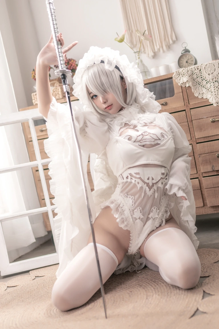蠢沫沫《尼尔纪元 白花嫁》主题写真：20张全套美图