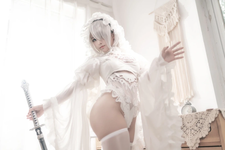 蠢沫沫《尼尔纪元 白花嫁》主题写真：20张全套美图