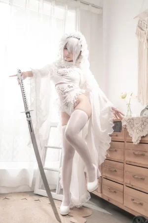 蠢沫沫《尼尔纪元 白花嫁》主题写真：20张全套美图