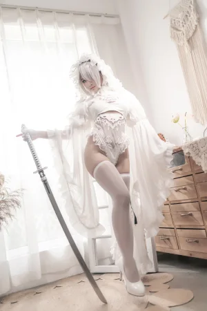 蠢沫沫《尼尔纪元 白花嫁》主题写真：20张全套美图