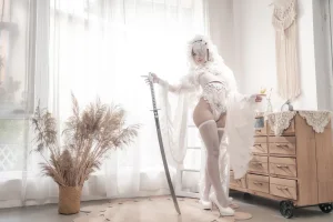 蠢沫沫《尼尔纪元 白花嫁》主题写真：20张全套美图