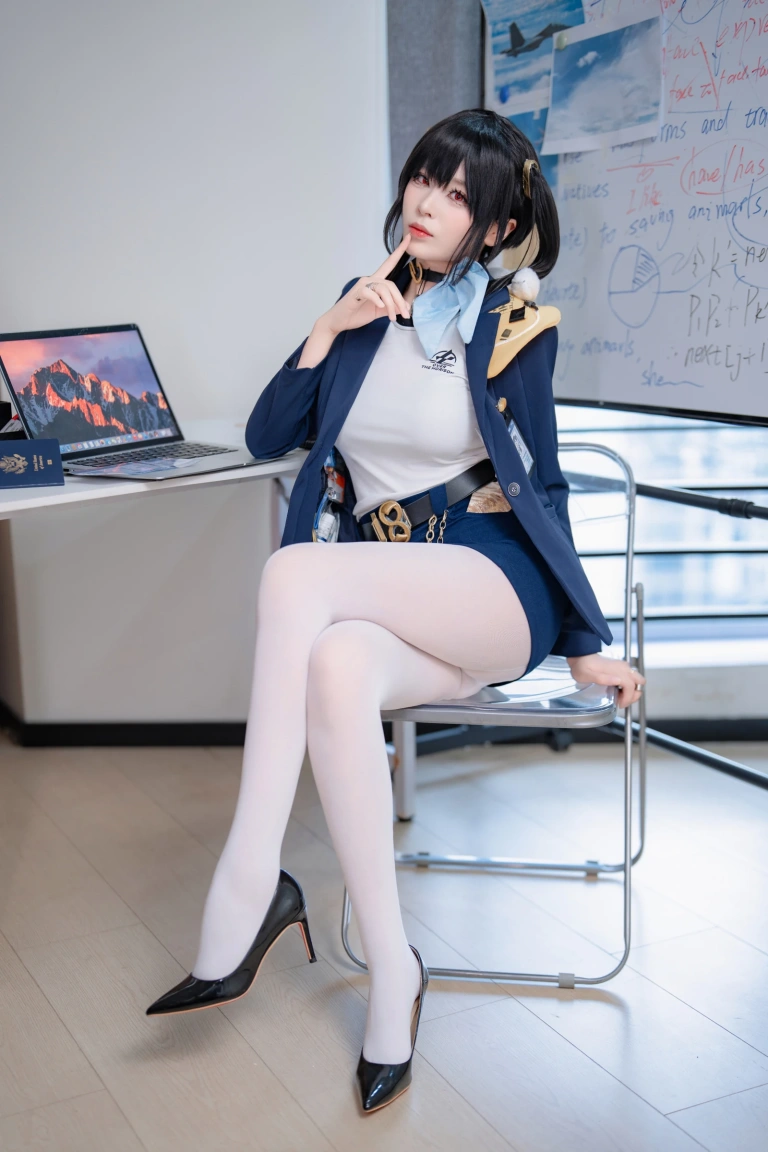 轩萧学姐《NO.93 – 索拉》主题写真：50张全套美图