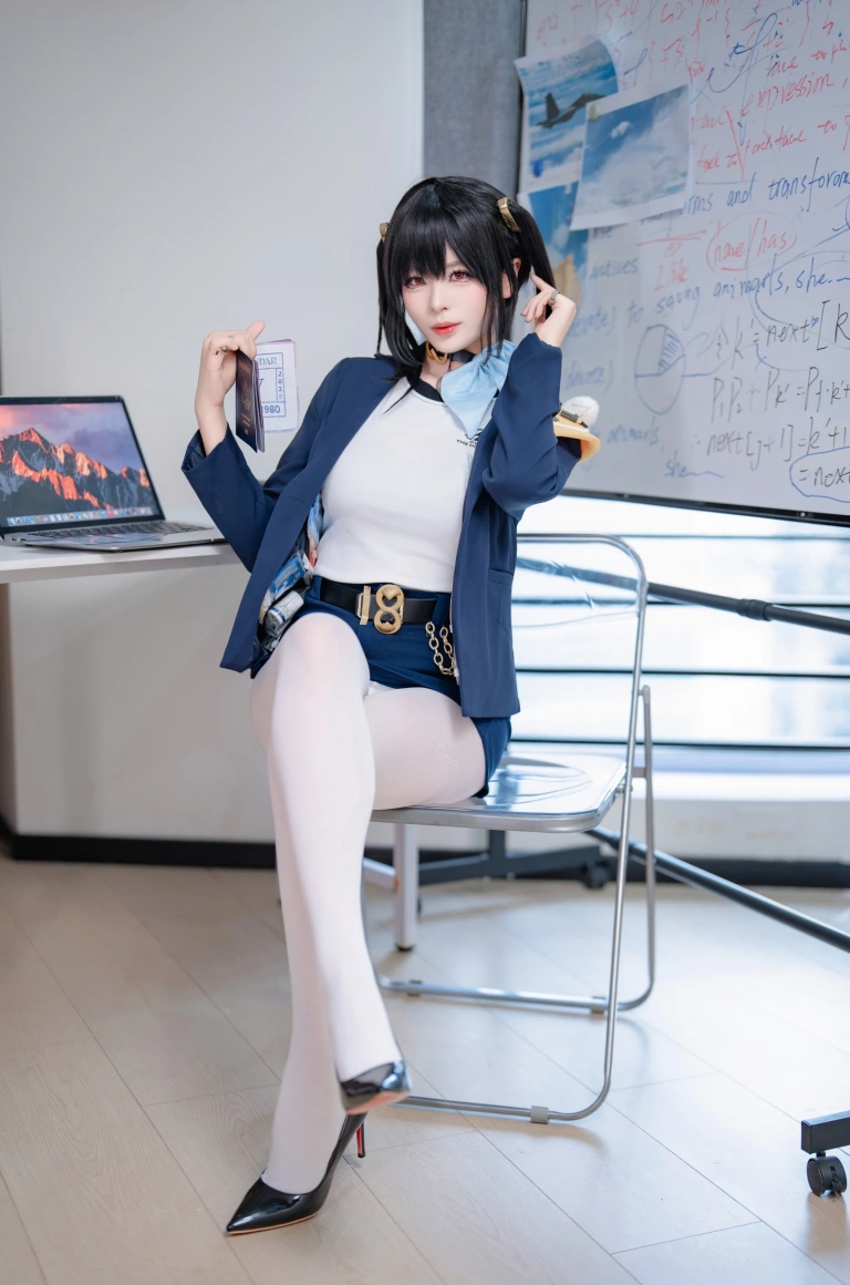 轩萧学姐《NO.93 – 索拉》主题写真：50张全套美图