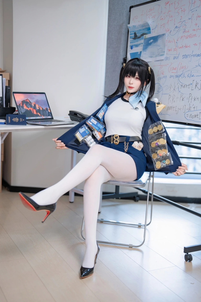 轩萧学姐《NO.93 – 索拉》主题写真：50张全套美图
