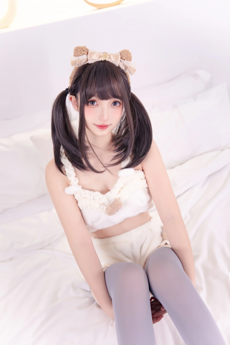神楽坂真冬《第四季 序号12：《草莓胖次》》主题写真：75张全套美图
