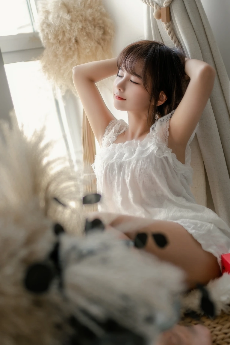 蠢沫沫《大象 白睡衣》主题写真：29张全套美图