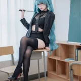 轩萧学姐《NO.97 – 胜利女神：妮姬 普丽瓦蒂 严厉教诲》主题写真：104张全套美图，含1个视频