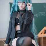 轩萧学姐《NO.97 – 胜利女神：妮姬 普丽瓦蒂 严厉教诲》主题写真：104张全套美图，含1个视频