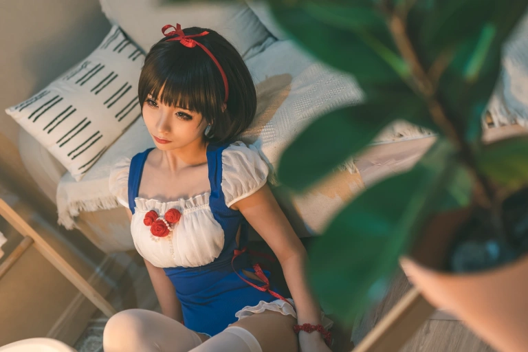 蠢沫沫《白雪姬》主题写真：16张全套美图