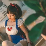 蠢沫沫《白雪姬》主题写真：16张全套美图