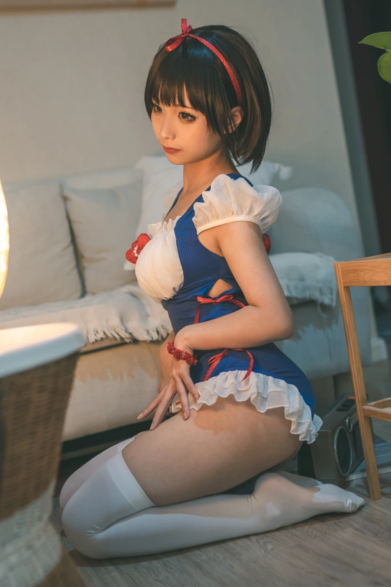 蠢沫沫《白雪姬》主题写真：16张全套美图