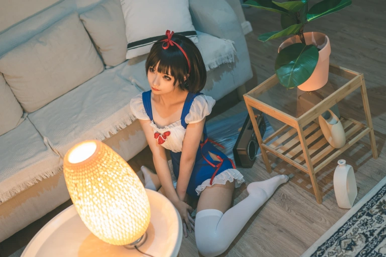 蠢沫沫《白雪姬》主题写真：16张全套美图