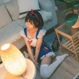 蠢沫沫《白雪姬》主题写真：16张全套美图