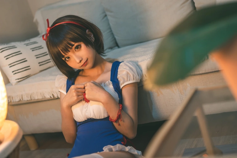 蠢沫沫《白雪姬》主题写真：16张全套美图