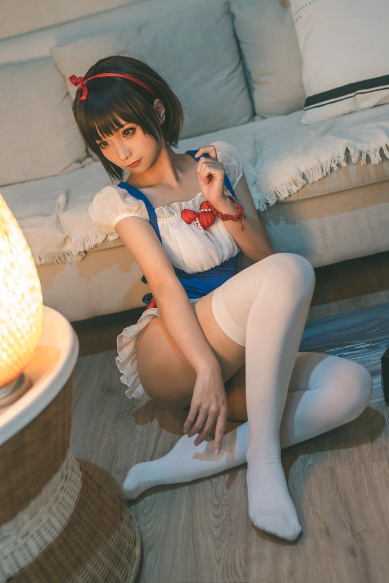 蠢沫沫《白雪姬》主题写真：16张全套美图