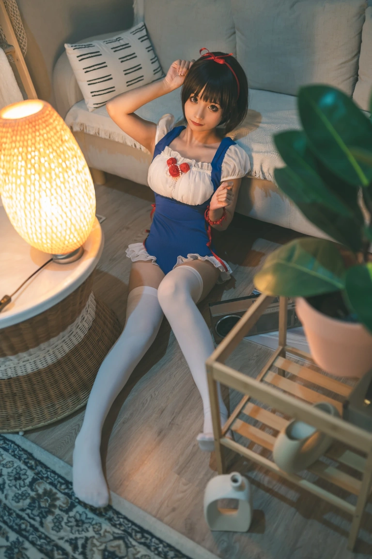 蠢沫沫《白雪姬》主题写真：16张全套美图