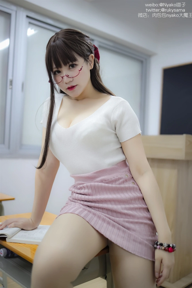 Nyako喵子《誰も知らないの大人時間2》主题写真：123张全套美图