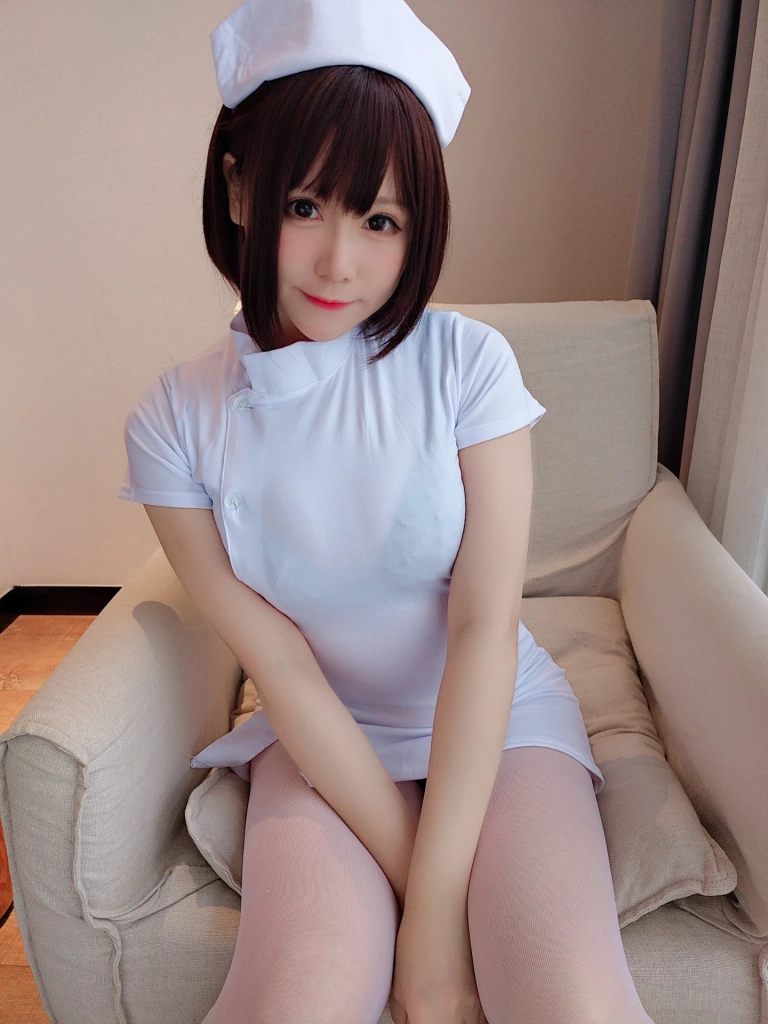Nyako喵子《护士自拍》主题写真：18张全套美图
