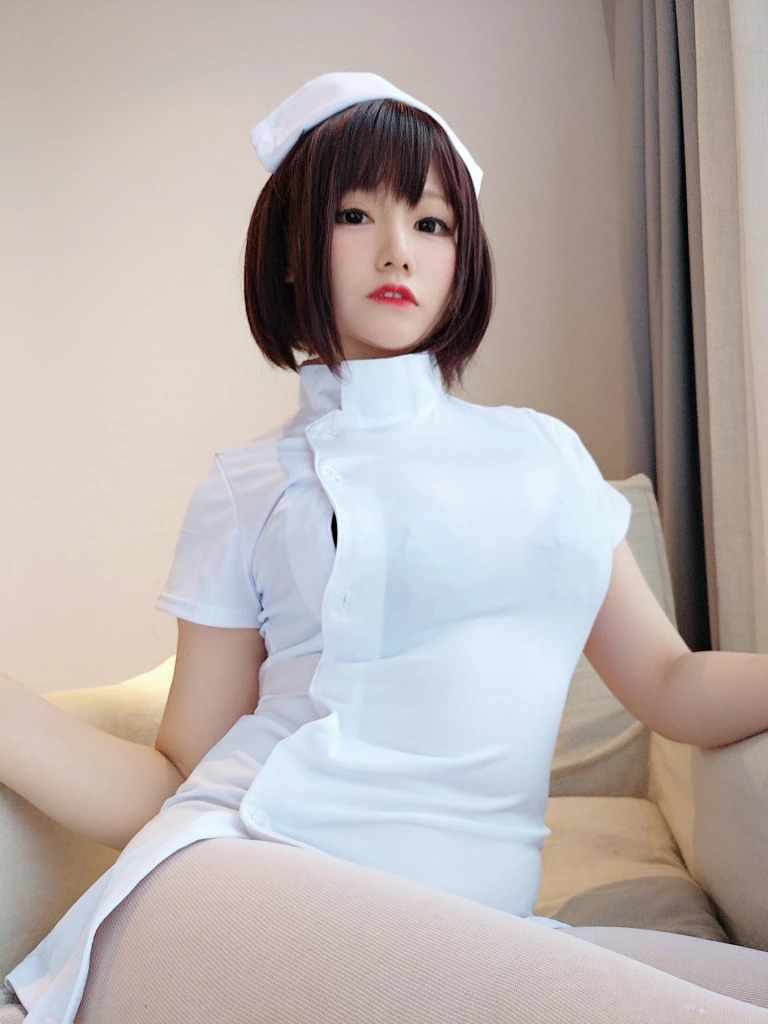 Nyako喵子《护士自拍》主题写真：18张全套美图