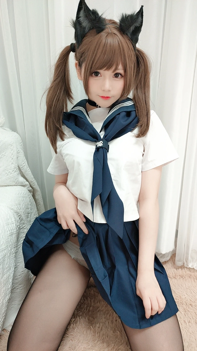 Nyako喵子《水手服自拍》主题写真：26张全套美图