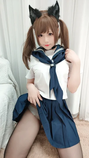 Nyako喵子《水手服自拍》主题写真：26张全套美图