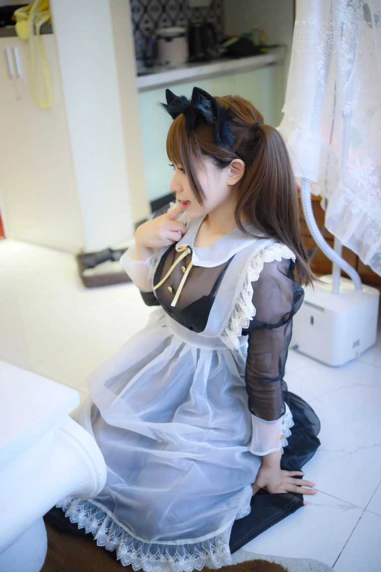 Nyako喵子《透明女仆》主题写真：50张全套美图