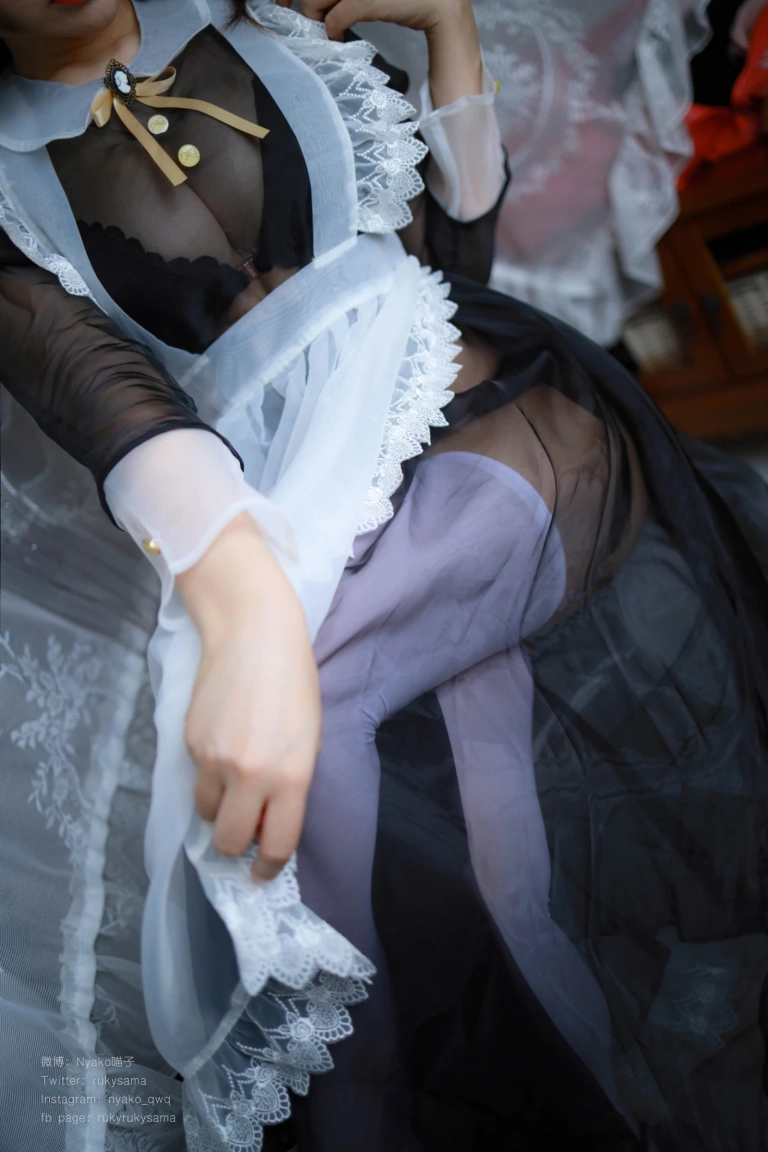 Nyako喵子《透明女仆》主题写真：50张全套美图