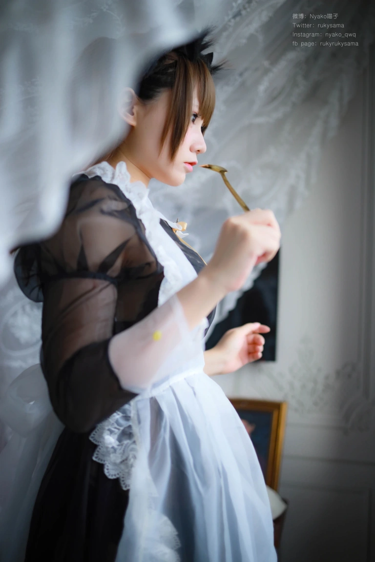 Nyako喵子《透明女仆》主题写真：50张全套美图