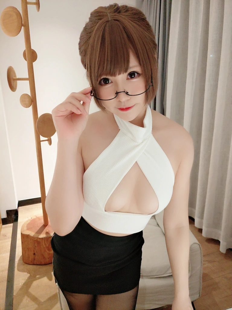 Nyako喵子《自拍六连5开胸黑丝自拍》主题写真：18张全套美图