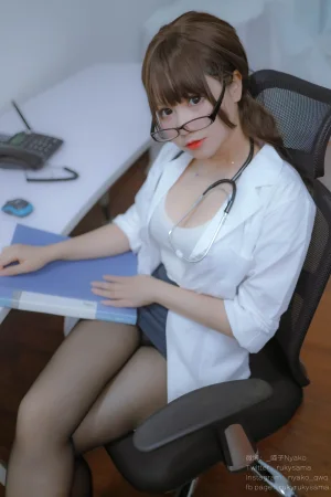 Nyako喵子《秘密病棟》主题写真：131张全套美图，含2个视频