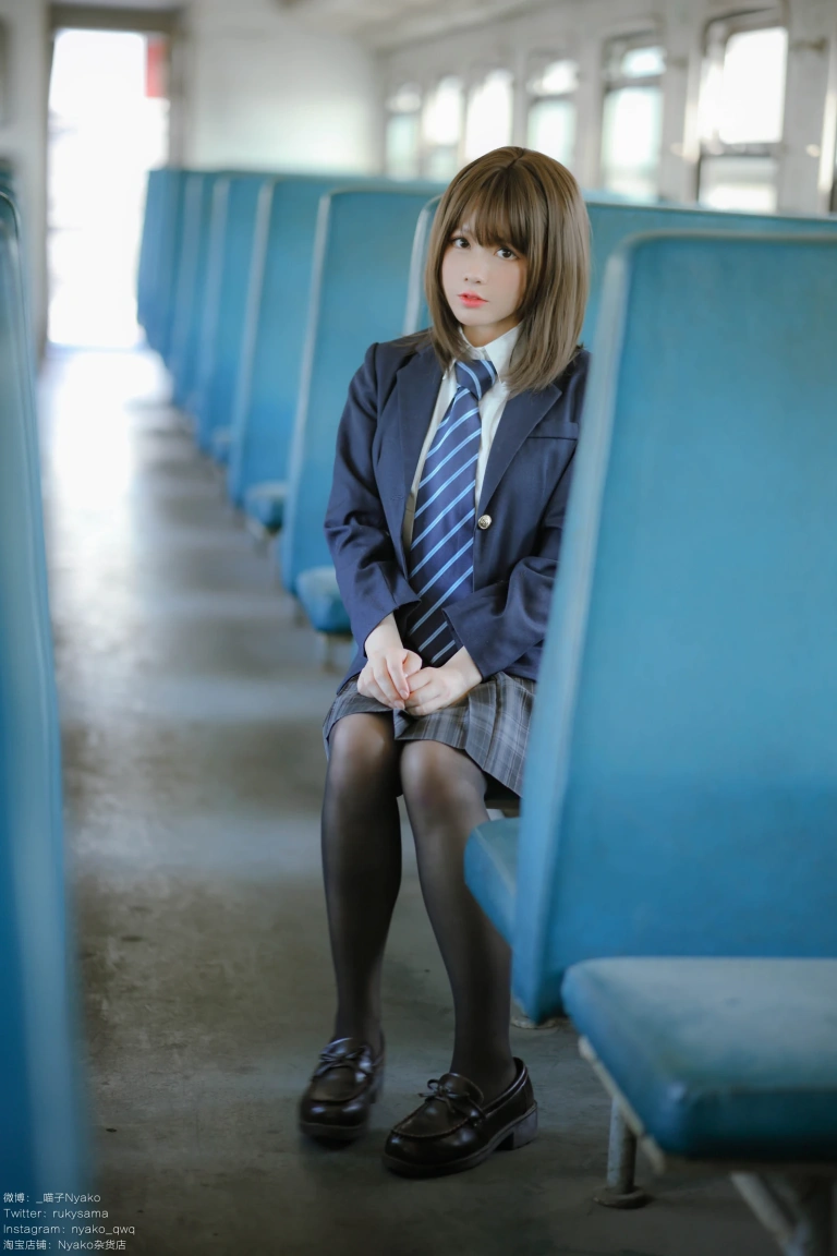 Nyako喵子《火车jk》主题写真：80张全套美图，含1个视频
