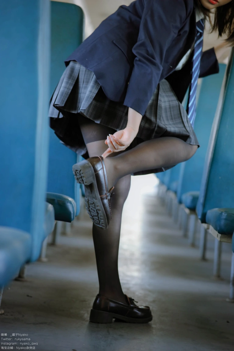 Nyako喵子《火车jk》主题写真：80张全套美图，含1个视频