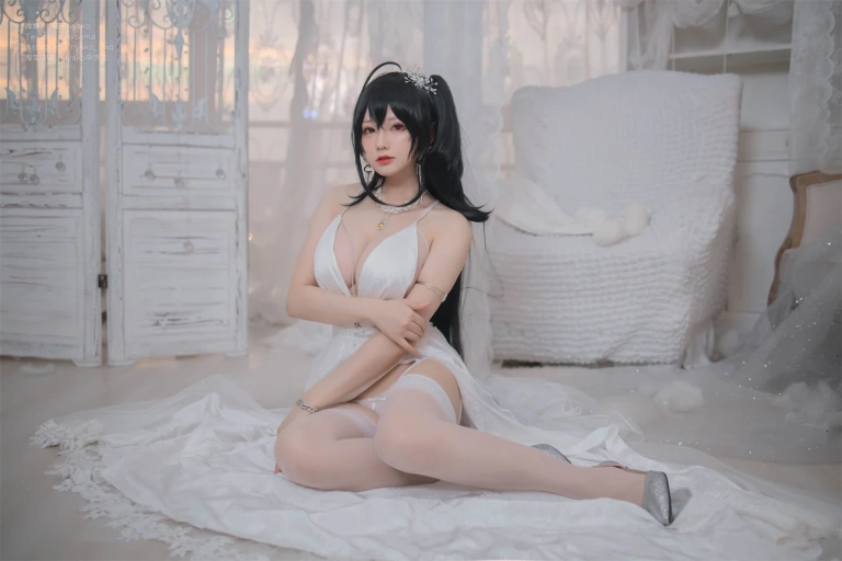 Nyako喵子《大凤纯白婚纱》主题写真：65张全套美图