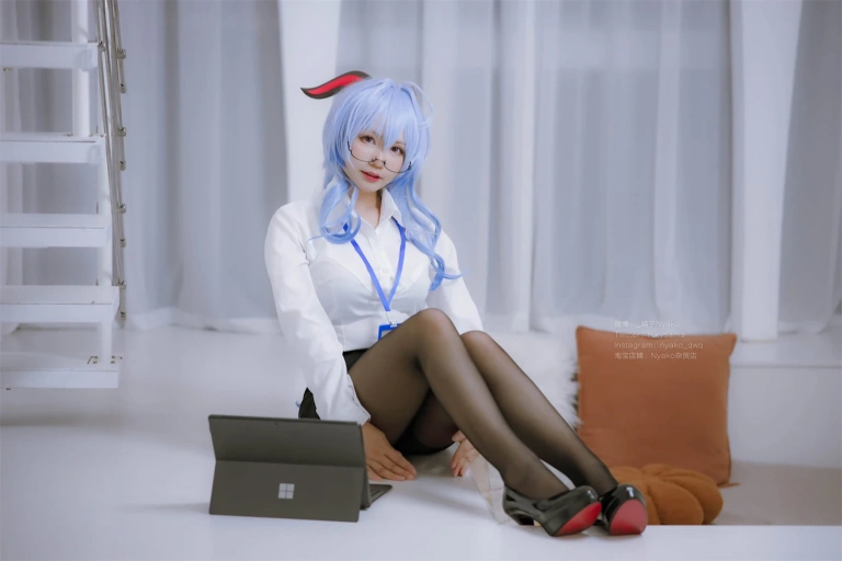 Nyako喵子《原神 甘雨OL》主题写真：79张全套美图