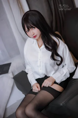 Nyako喵子《隣のやばいお姉さん OL》主题写真：78张全套美图，含1个视频