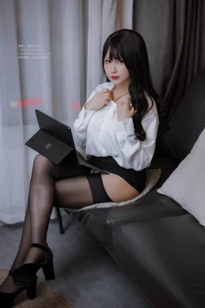 Nyako喵子《隣のやばいお姉さん OL》主题写真：78张全套美图，含1个视频
