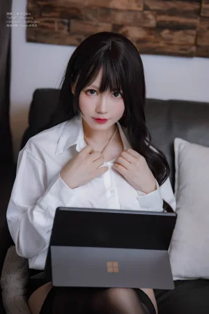 Nyako喵子《隣のやばいお姉さん OL》主题写真：78张全套美图，含1个视频