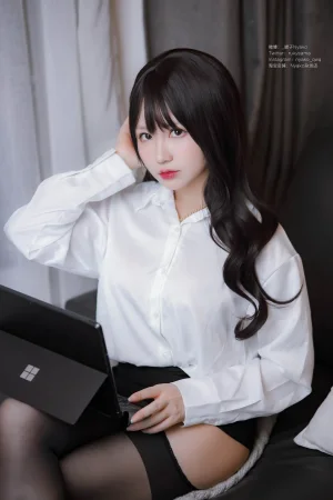 Nyako喵子《隣のやばいお姉さん OL》主题写真：78张全套美图，含1个视频