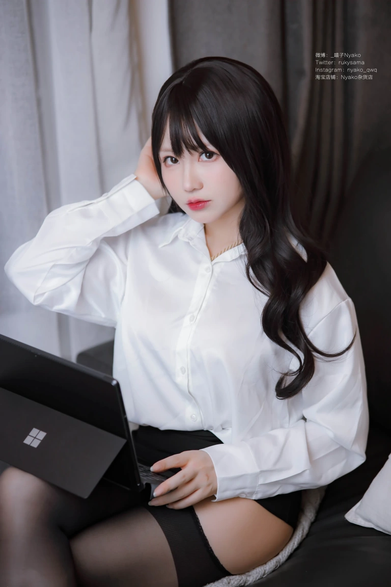 Nyako喵子《隣のやばいお姉さん OL》主题写真：78张全套美图，含1个视频