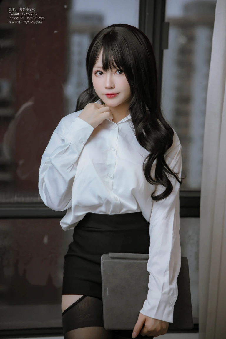 Nyako喵子《隣のやばいお姉さん OL》主题写真：78张全套美图，含1个视频