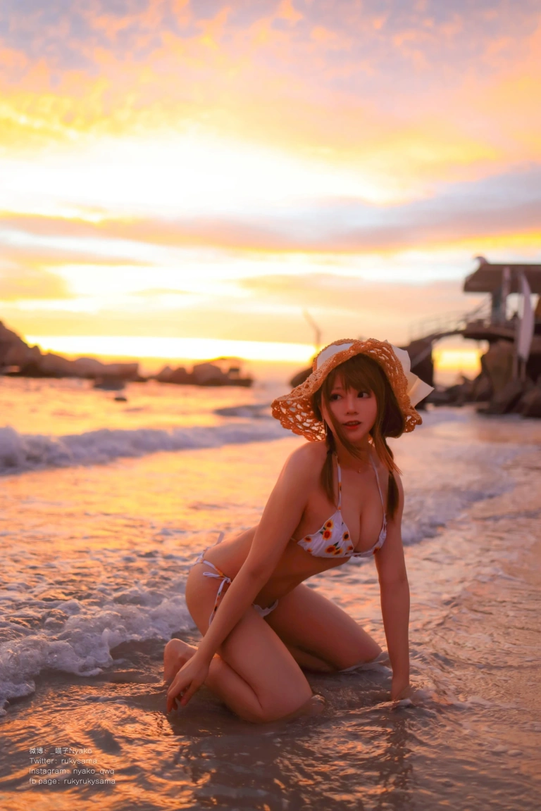 Nyako喵子《向日葵比基尼》主题写真：66张全套美图，含1个视频
