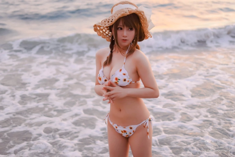 Nyako喵子《向日葵比基尼》主题写真：66张全套美图，含1个视频