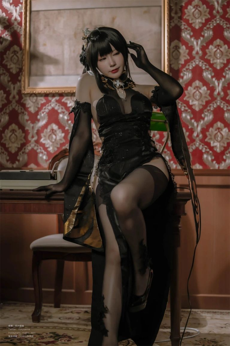 Nyako喵子《碧蓝航线镇海》主题写真：46张全套美图