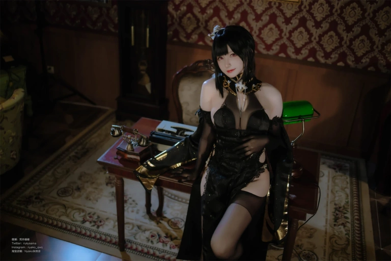 Nyako喵子《碧蓝航线镇海》主题写真：46张全套美图