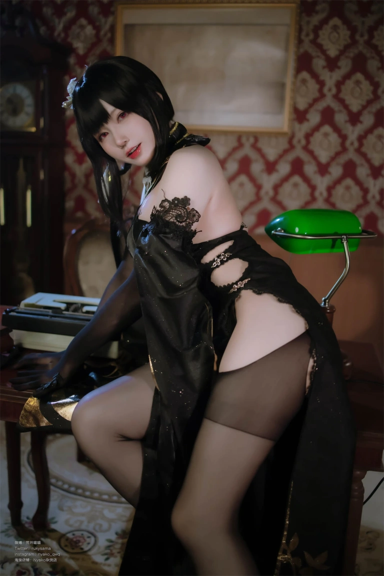 Nyako喵子《碧蓝航线镇海》主题写真：46张全套美图