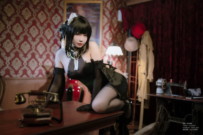 Nyako喵子《碧蓝航线镇海》主题写真：46张全套美图