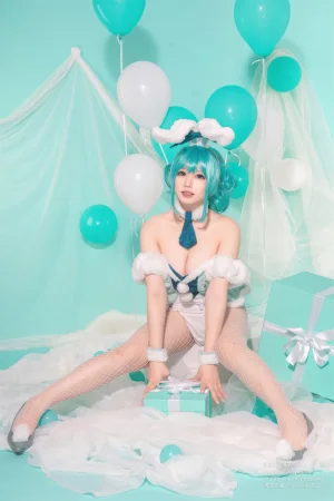 Nyako喵子《初音白兔》主题写真：41张全套美图