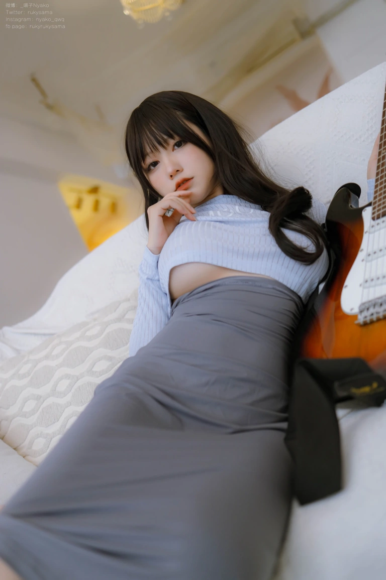 Nyako喵子《吉他妹妹连衣裙》主题写真：71张全套美图，含1个视频